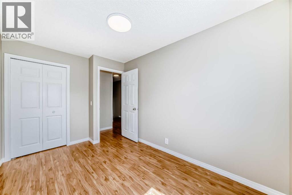 Single Family House 4 Level for Sale in  Sandstone Road NW Sandstone Valley Calgary 