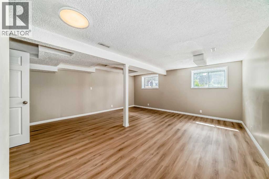 Single Family House 4 Level for Sale in  Sandstone Road NW Sandstone Valley Calgary 