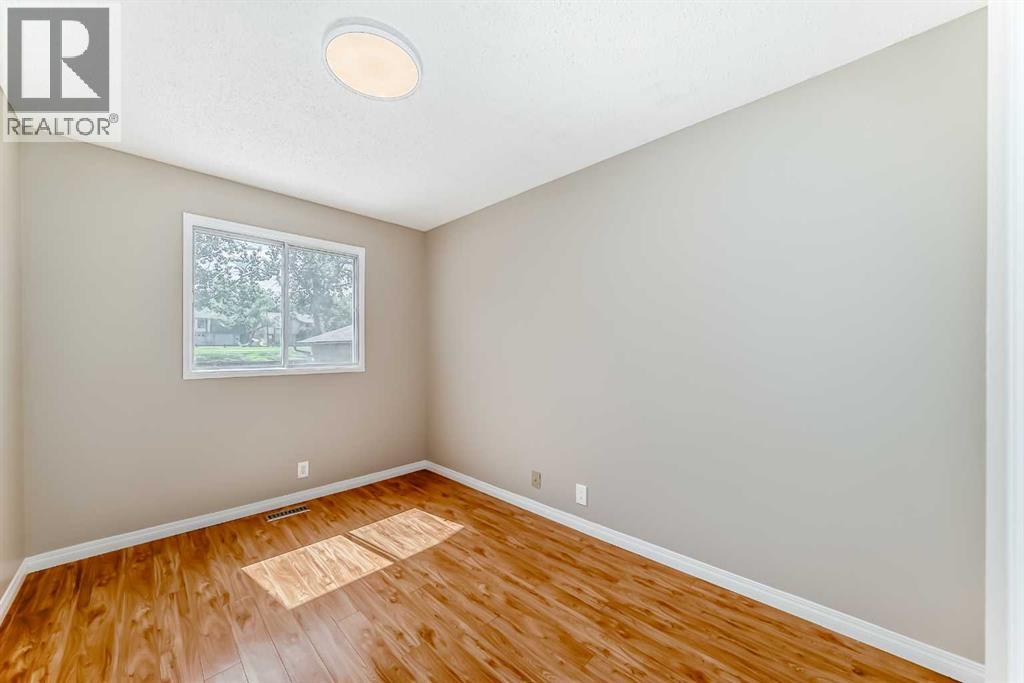 Single Family House 4 Level for Sale in  Sandstone Road NW Sandstone Valley Calgary 