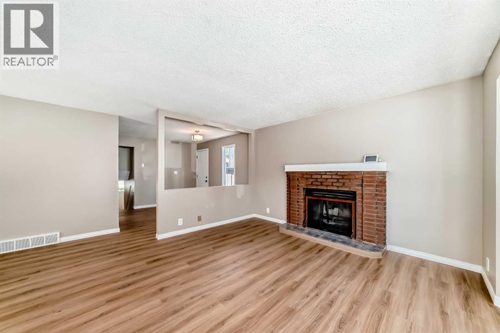 Single Family House 4 Level for Sale in  Sandstone Road NW Sandstone Valley Calgary 