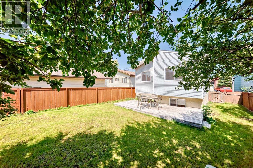 Single Family House 4 Level for Sale in  Sandstone Road NW Sandstone Valley Calgary 