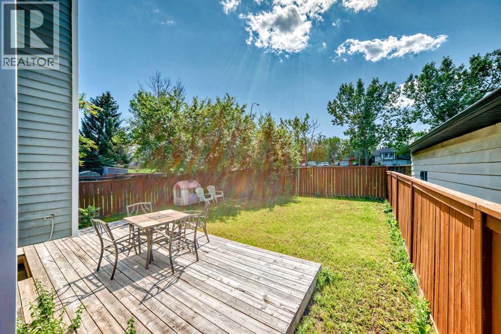 Single Family House 4 Level for Sale in  Sandstone Road NW Sandstone Valley Calgary 