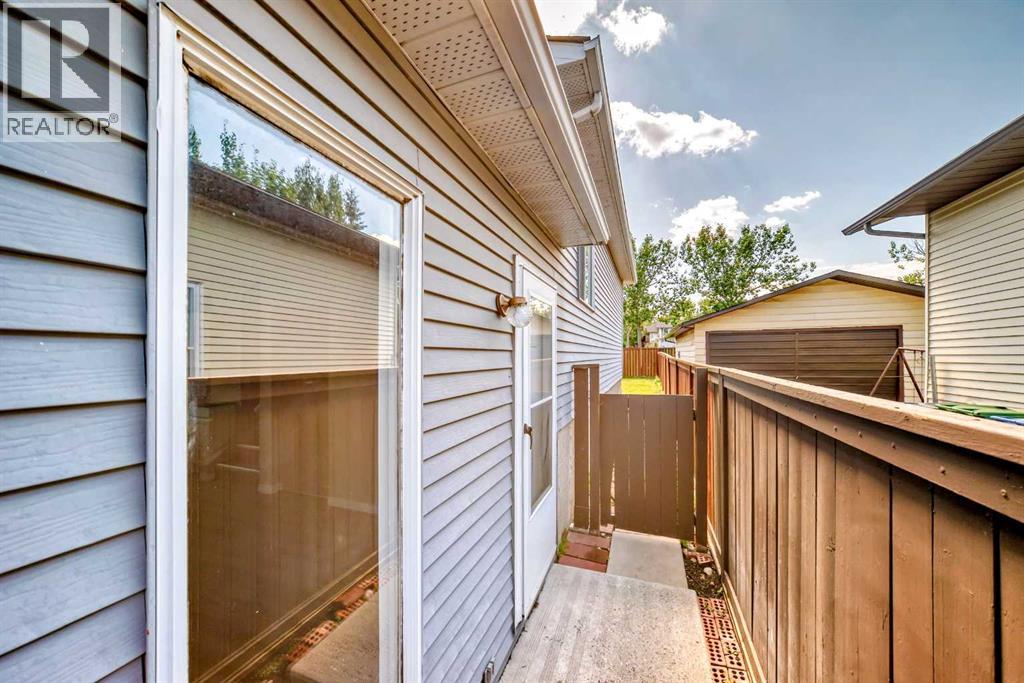Single Family House 4 Level for Sale in  Sandstone Road NW Sandstone Valley Calgary 