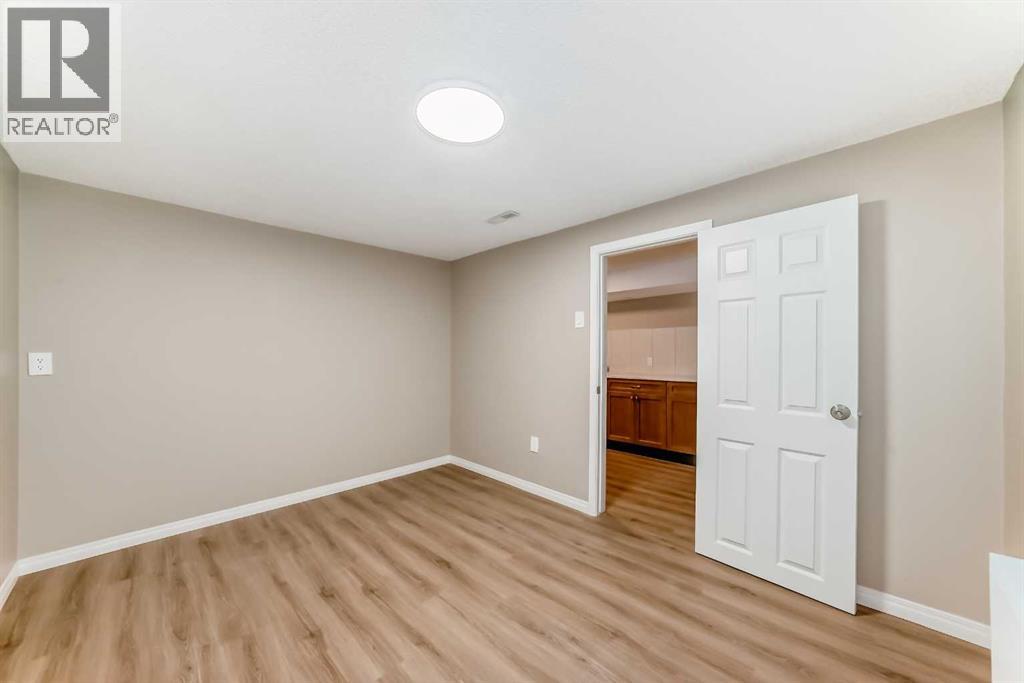 Single Family House 4 Level for Sale in  Sandstone Road NW Sandstone Valley Calgary 