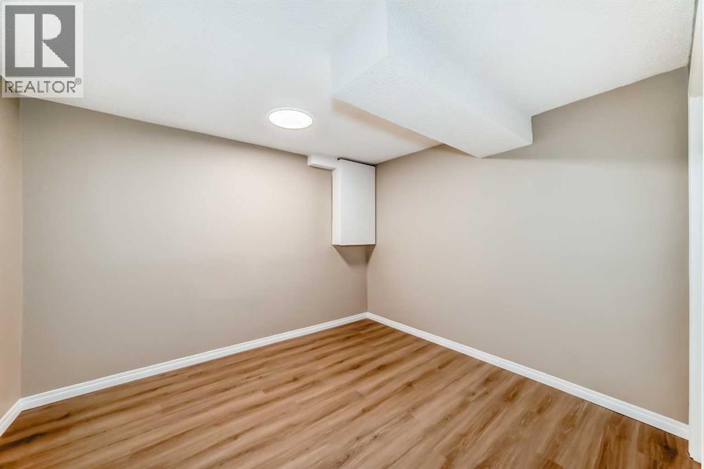 Single Family House 4 Level for Sale in  Sandstone Road NW Sandstone Valley Calgary 