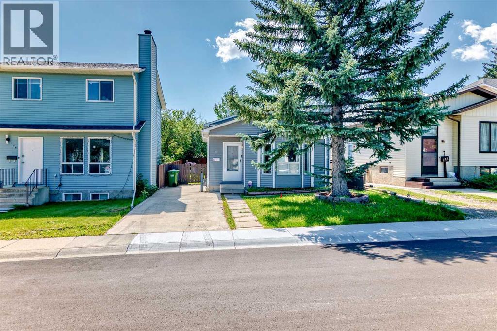 Single Family House 4 Level for Sale in  Sandstone Road NW Sandstone Valley Calgary 