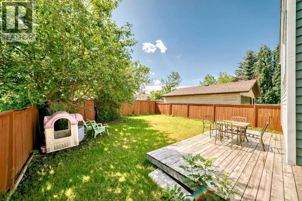 Single Family House 4 Level for Sale in  Sandstone Road NW Sandstone Valley Calgary 