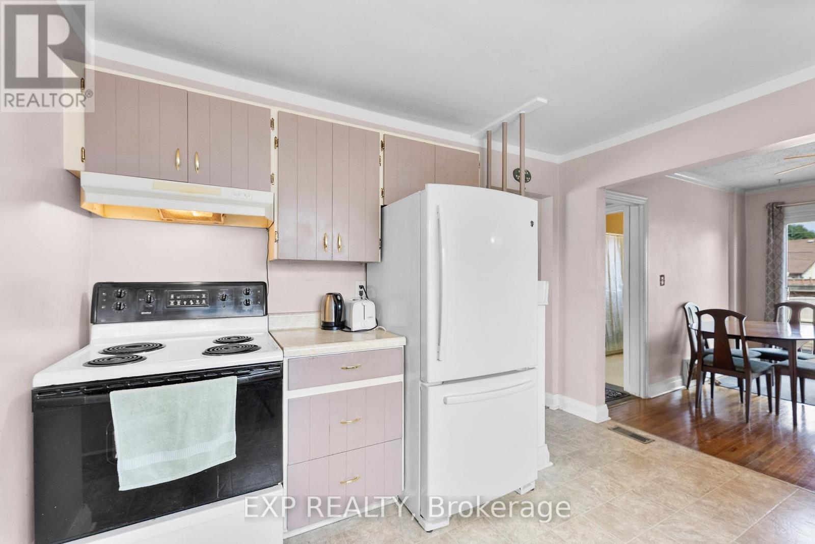 Photo 10 of 5387 Cedar Street, Niagara Falls ON