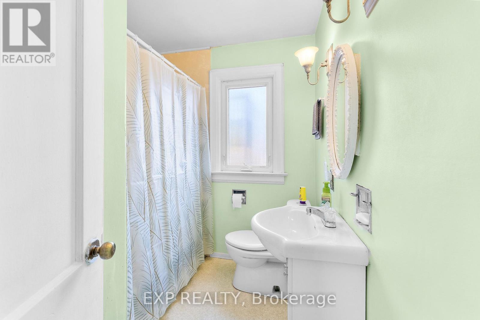 Photo 6 of 5387 Cedar Street, Niagara Falls ON