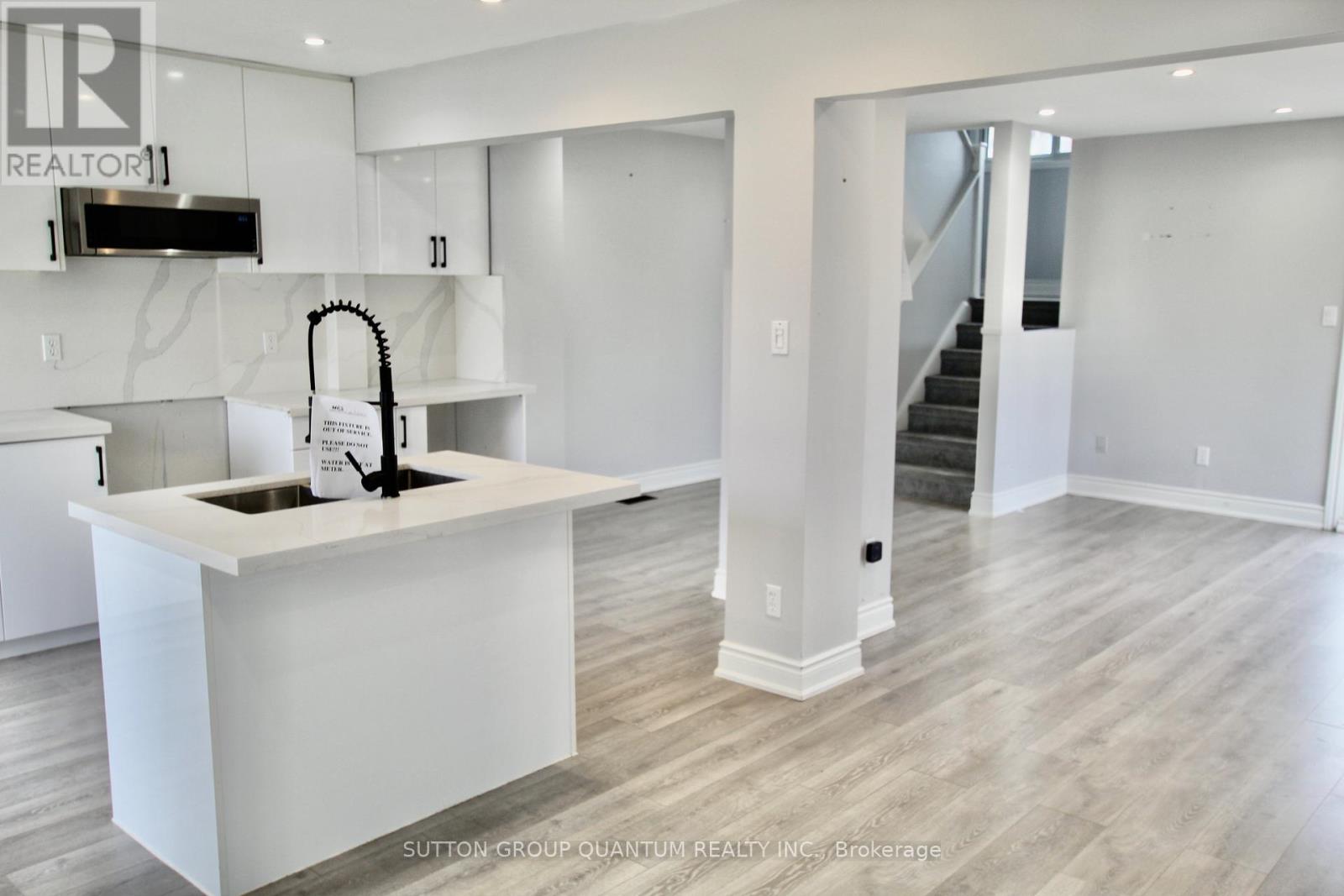 Photo 3 of 25 6780 Formentera Avenue, Mississauga ON