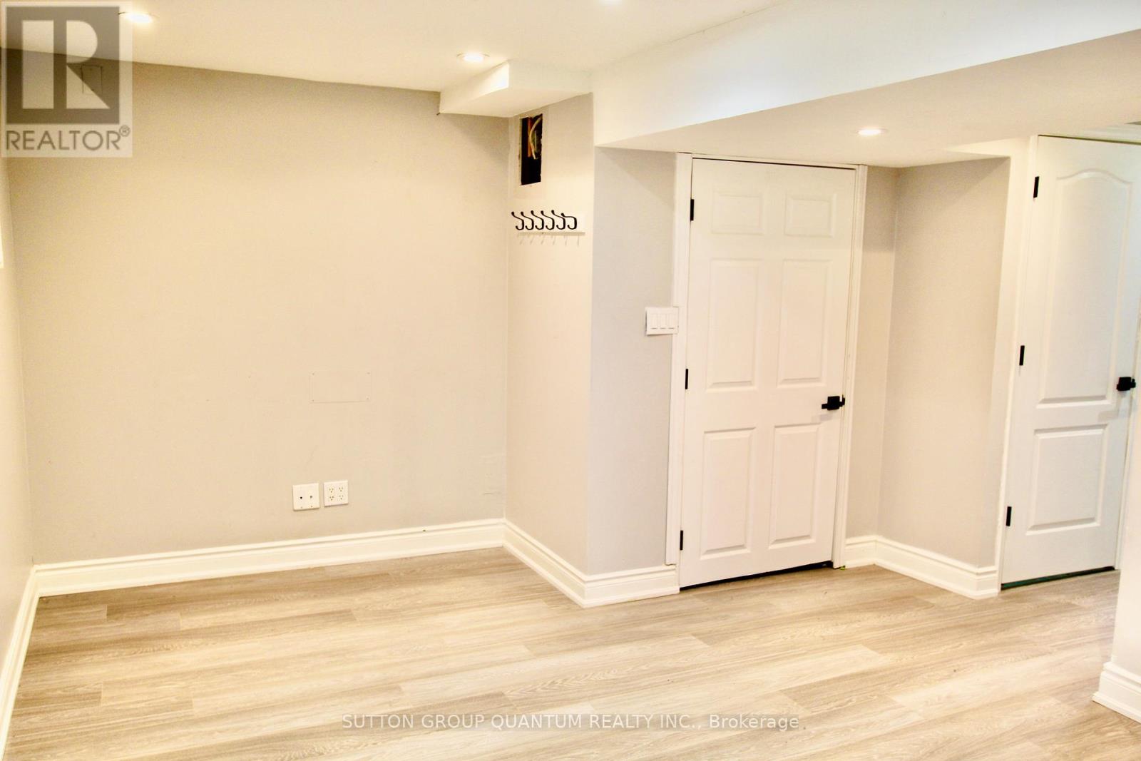 Photo 2 of 25 6780 Formentera Avenue, Mississauga ON