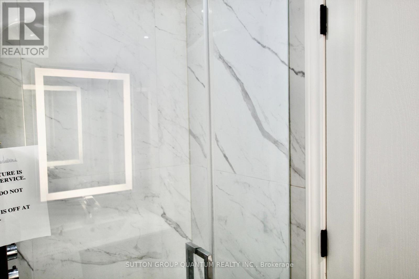 Photo 5 of 25 6780 Formentera Avenue, Mississauga ON
