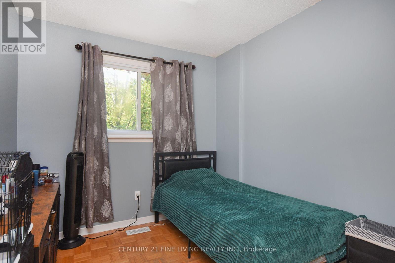 Photo 10 of 34 2700 Battleford Road, Mississauga ON
