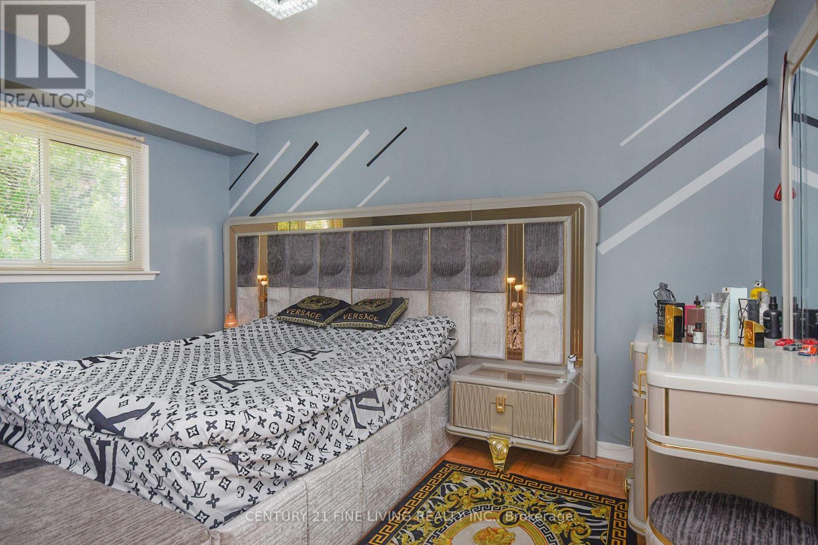 Photo 14 of 34 2700 Battleford Road, Mississauga ON