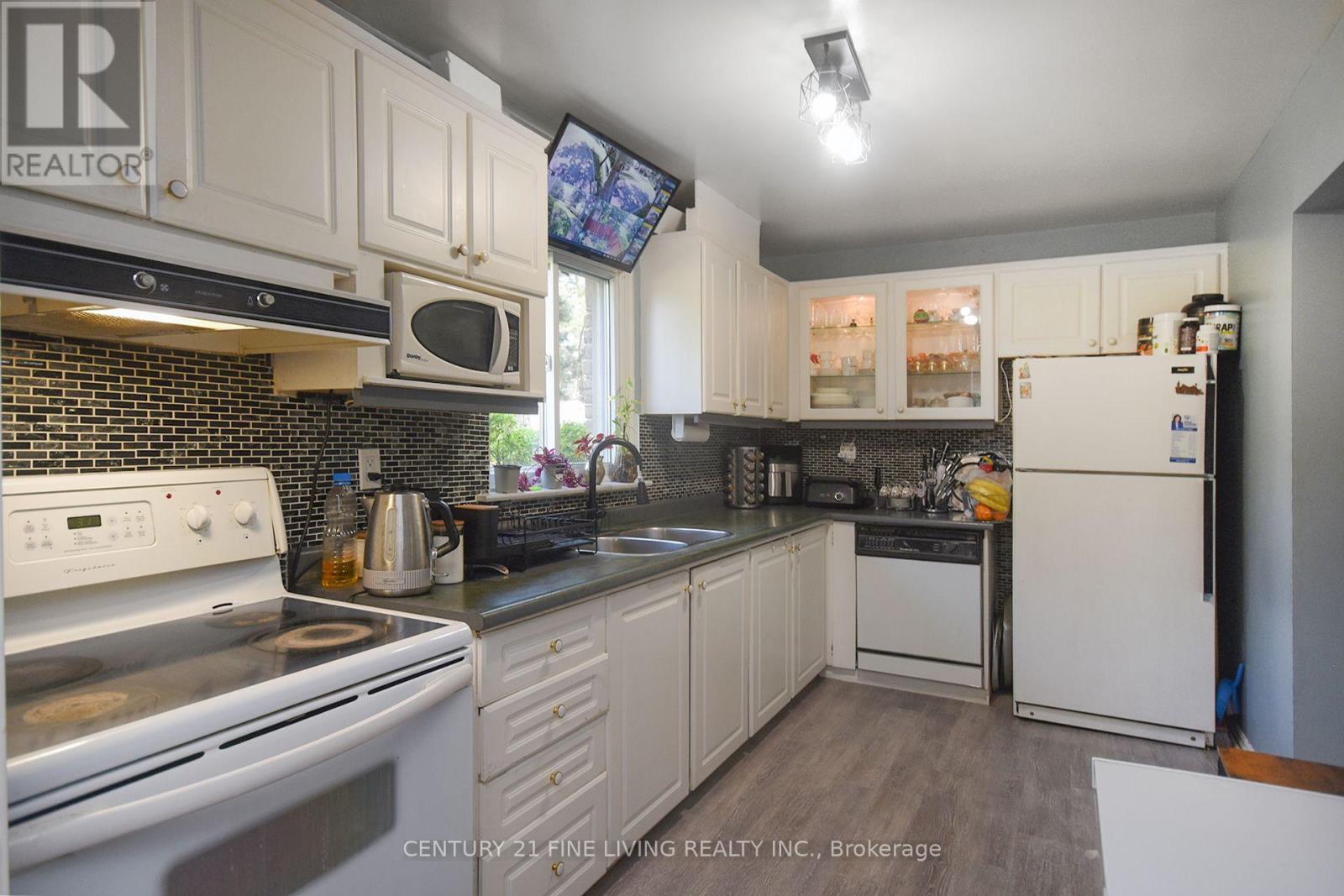 Photo 6 of 34 2700 Battleford Road, Mississauga ON