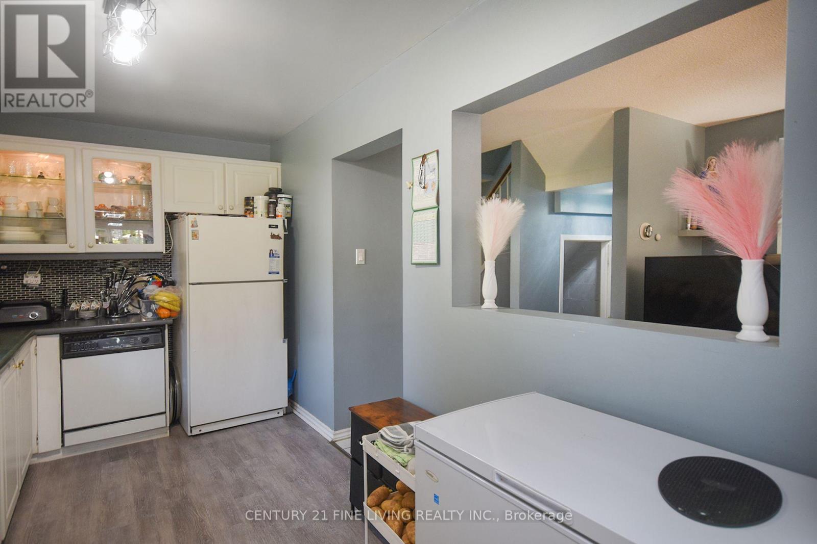 Photo 7 of 34 2700 Battleford Road, Mississauga ON