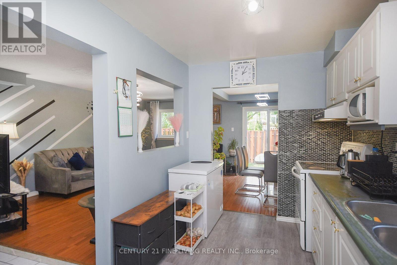 Photo 8 of 34 2700 Battleford Road, Mississauga ON