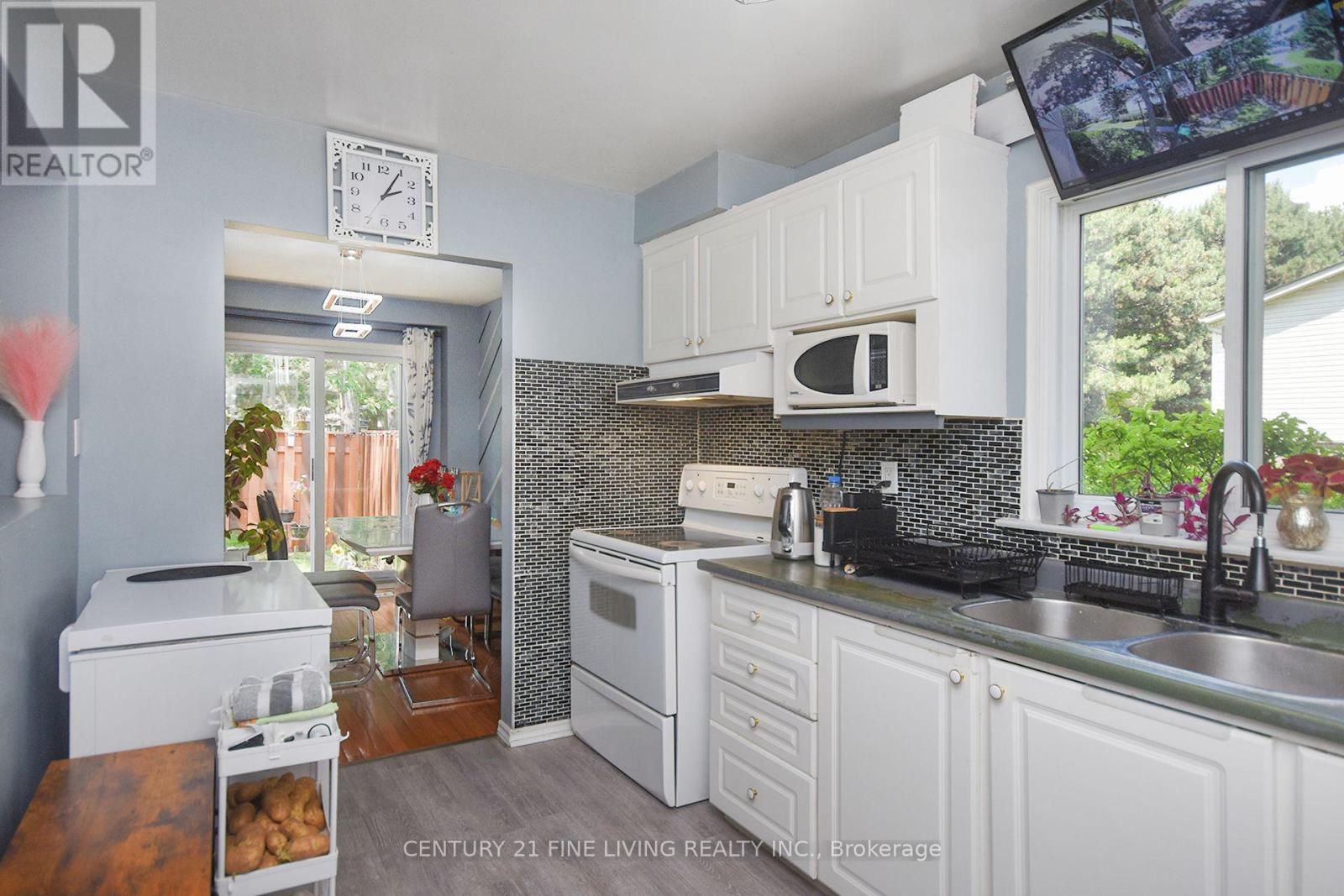 Photo 9 of 34 2700 Battleford Road, Mississauga ON