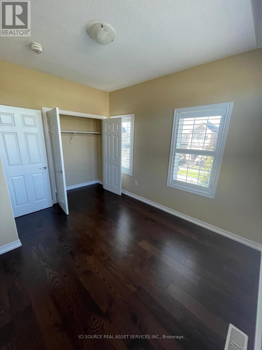 Photo 12 of 393 Royal West Drive, Brampton ON