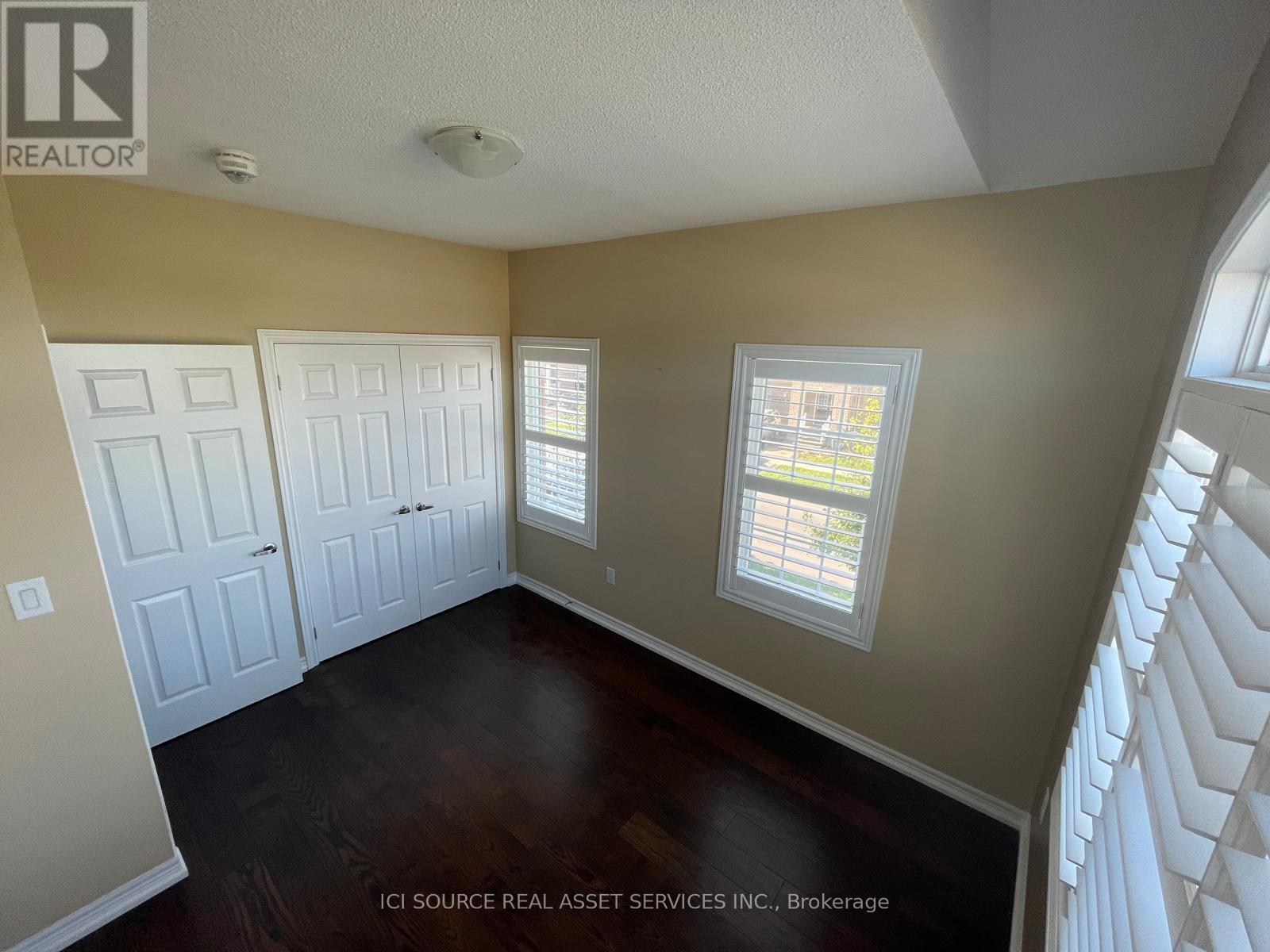 Photo 13 of 393 Royal West Drive, Brampton ON