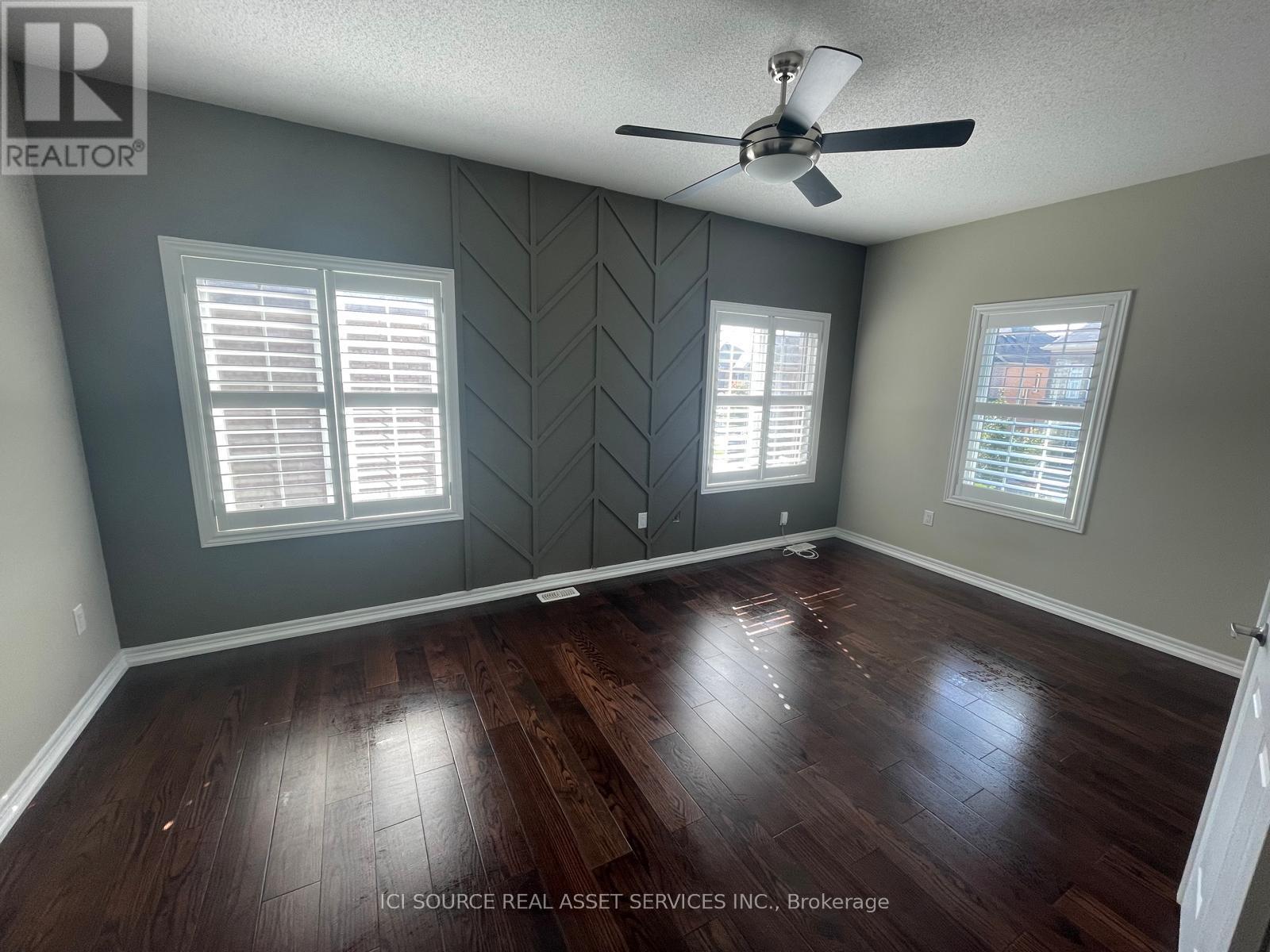 Photo 23 of 393 Royal West Drive, Brampton ON