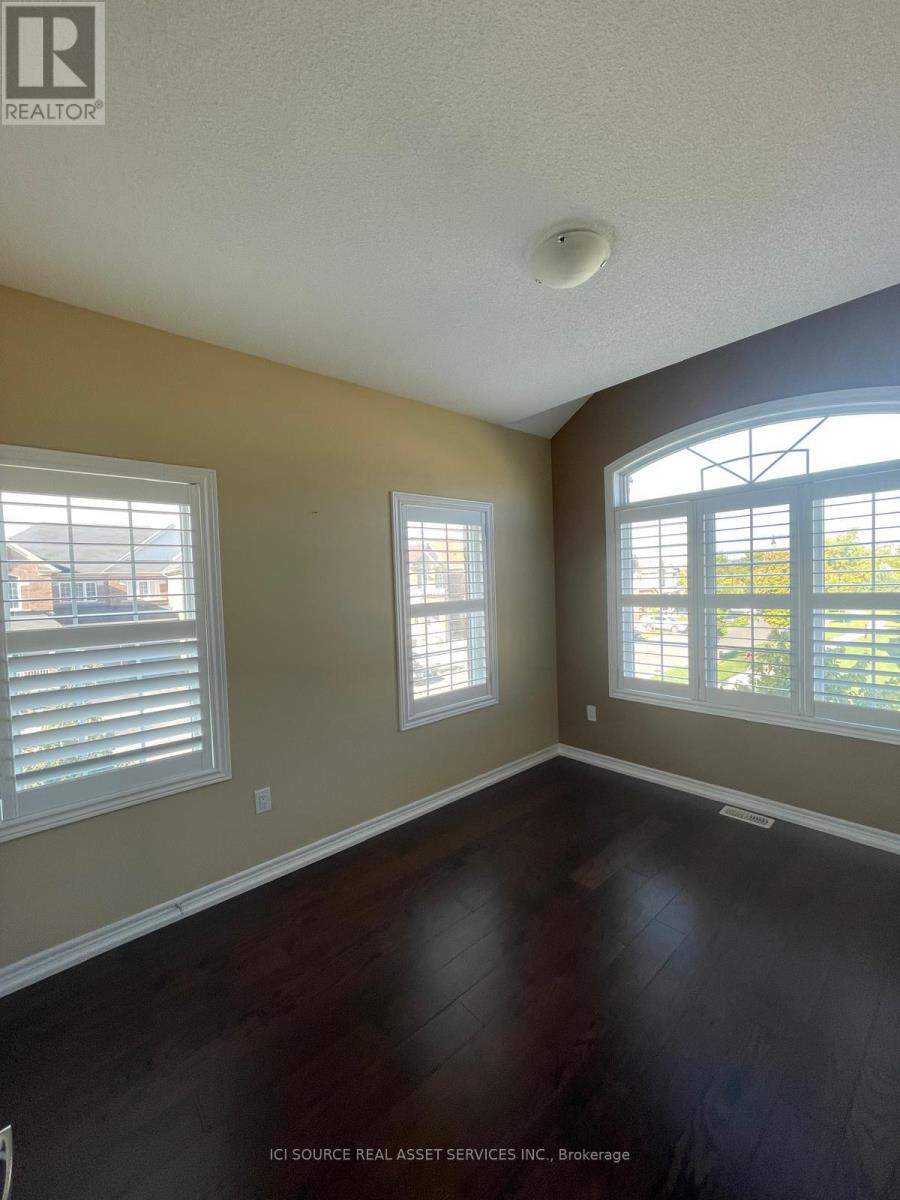 Photo 9 of 393 Royal West Drive, Brampton ON
