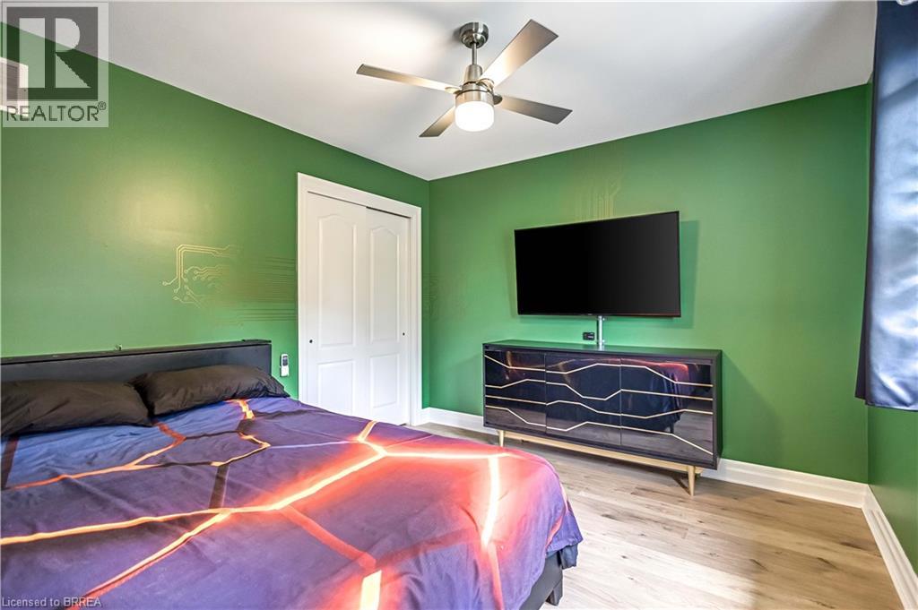 Photo 7 of 144 Glenwood Drive, Brantford ON