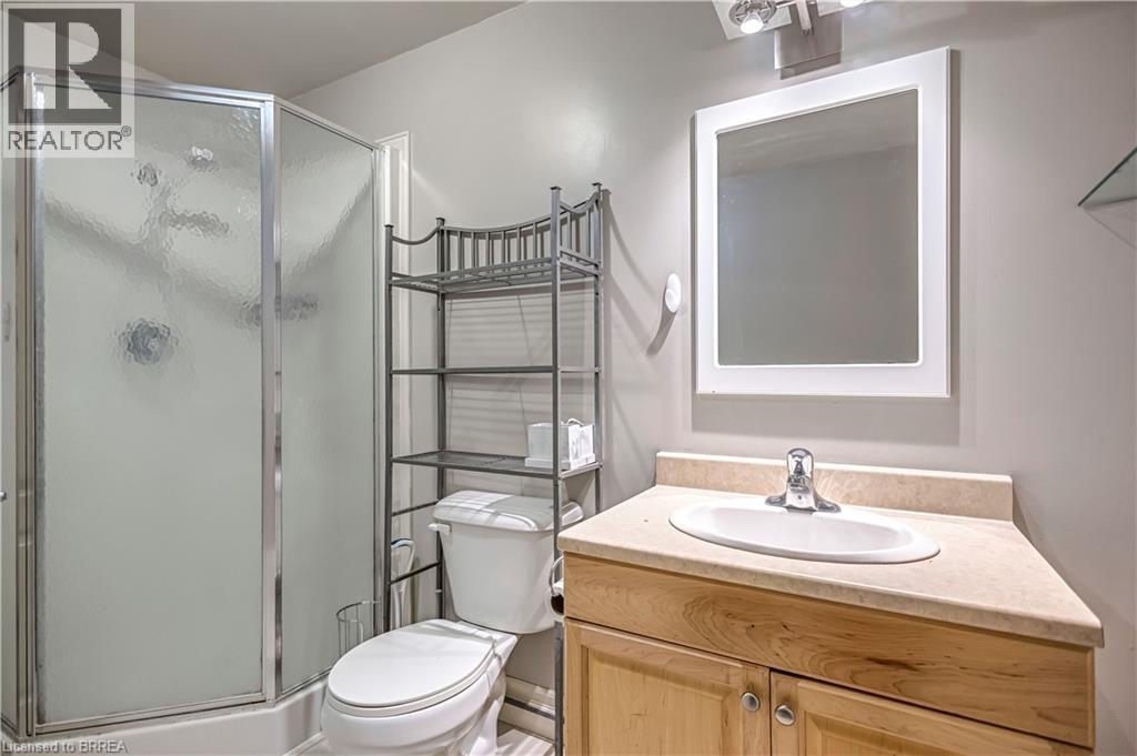Photo 11 of 144 Glenwood Drive, Brantford ON