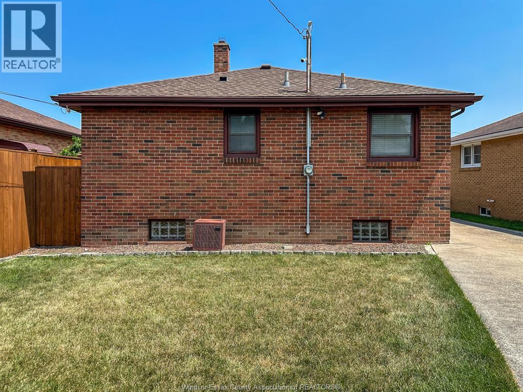 Photo 20 of 1871 Chandler, Windsor ON
