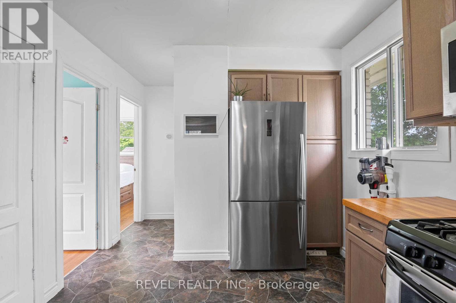 Photo 11 of 108 Jane Street, Shelburne ON