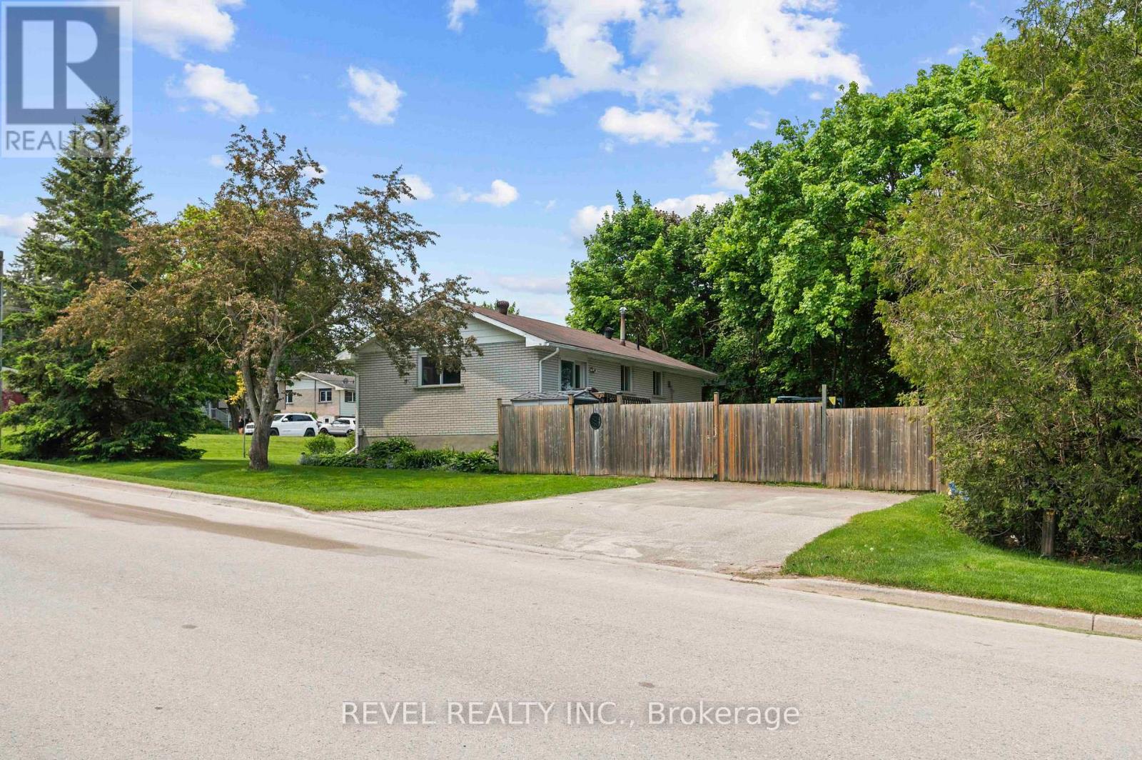Photo 6 of 108 Jane Street, Shelburne ON