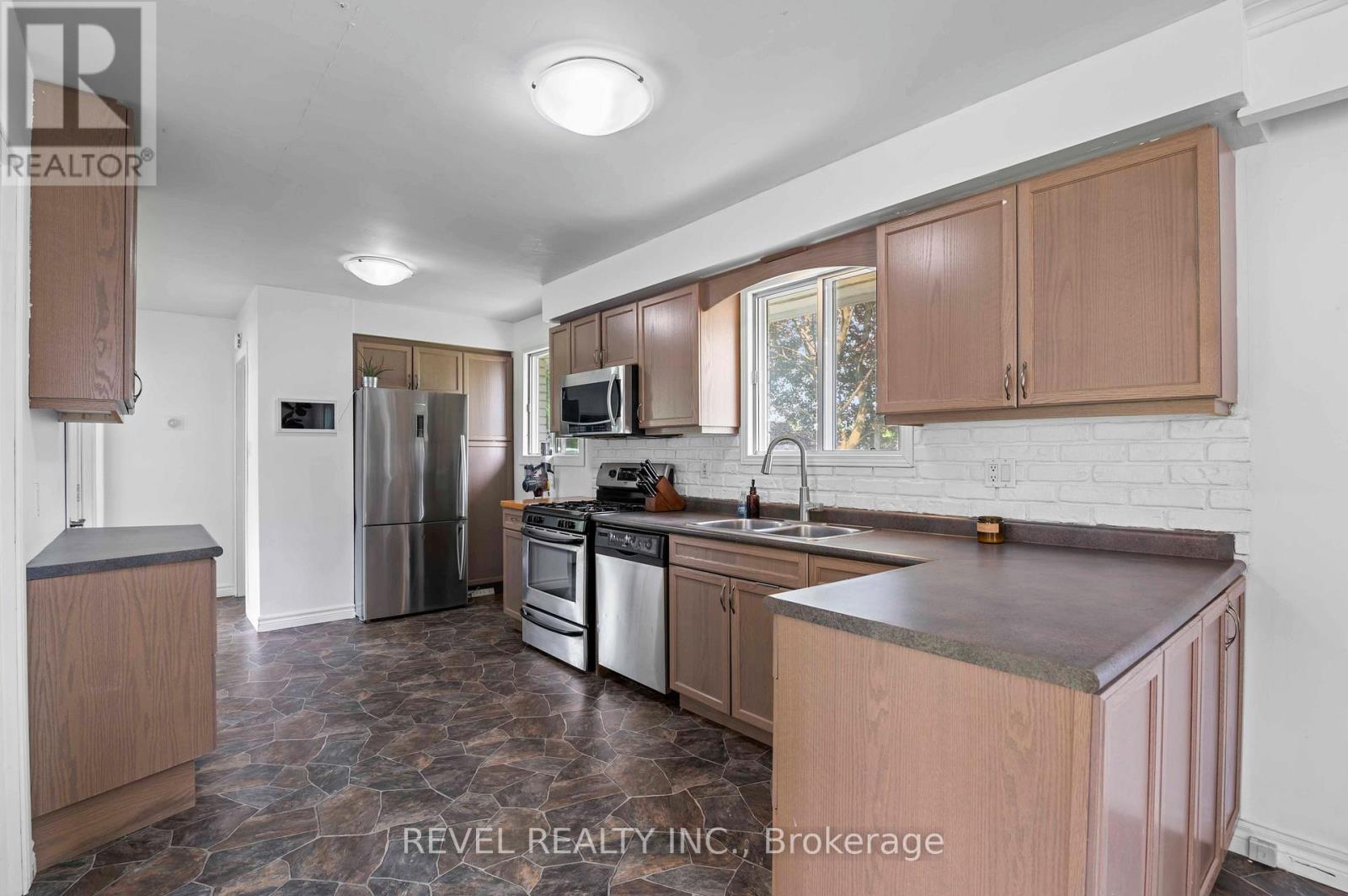 Photo 12 of 108 Jane Street, Shelburne ON