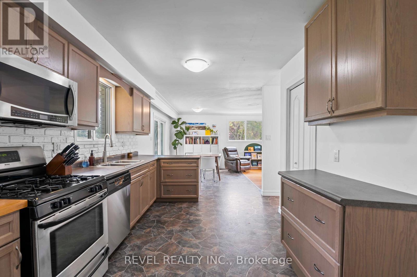 Photo 13 of 108 Jane Street, Shelburne ON