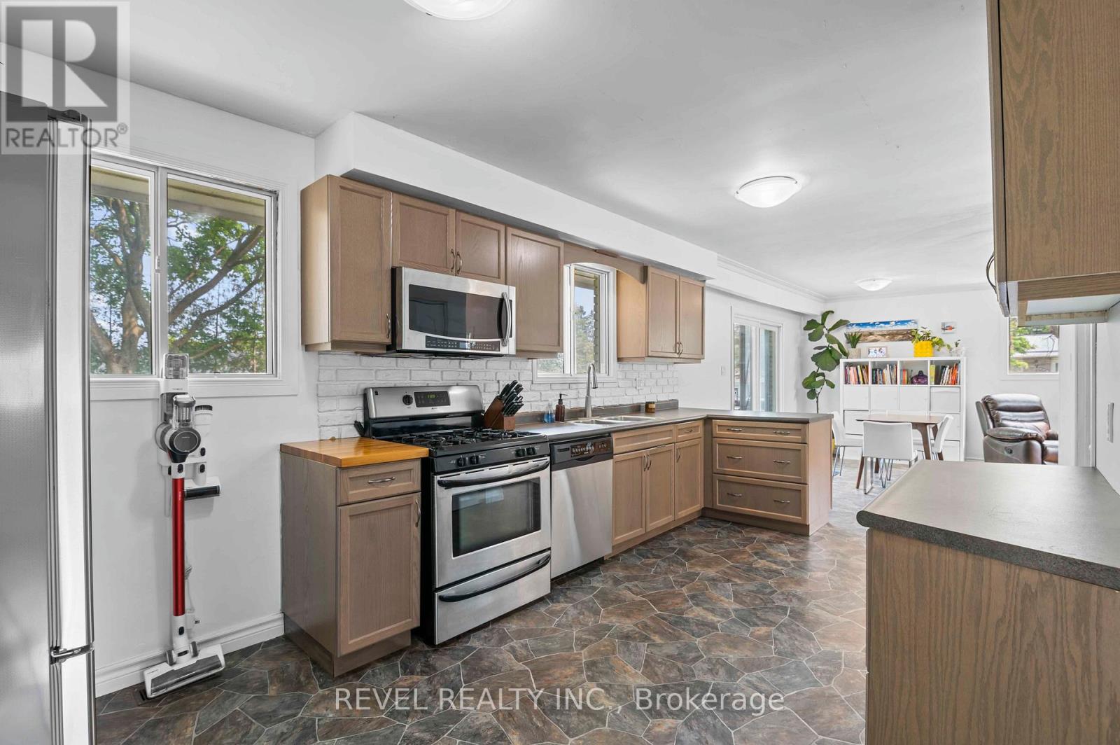 Photo 10 of 108 Jane Street, Shelburne ON