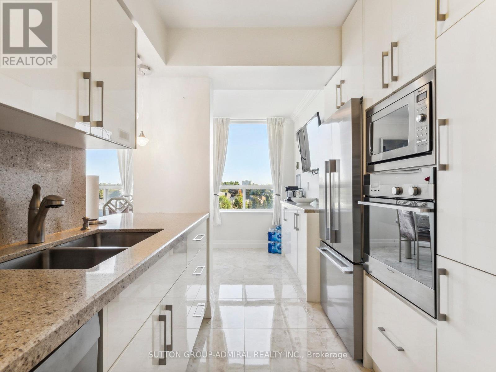 Photo 16 of 604 7 Townsgate Drive, Vaughan ON