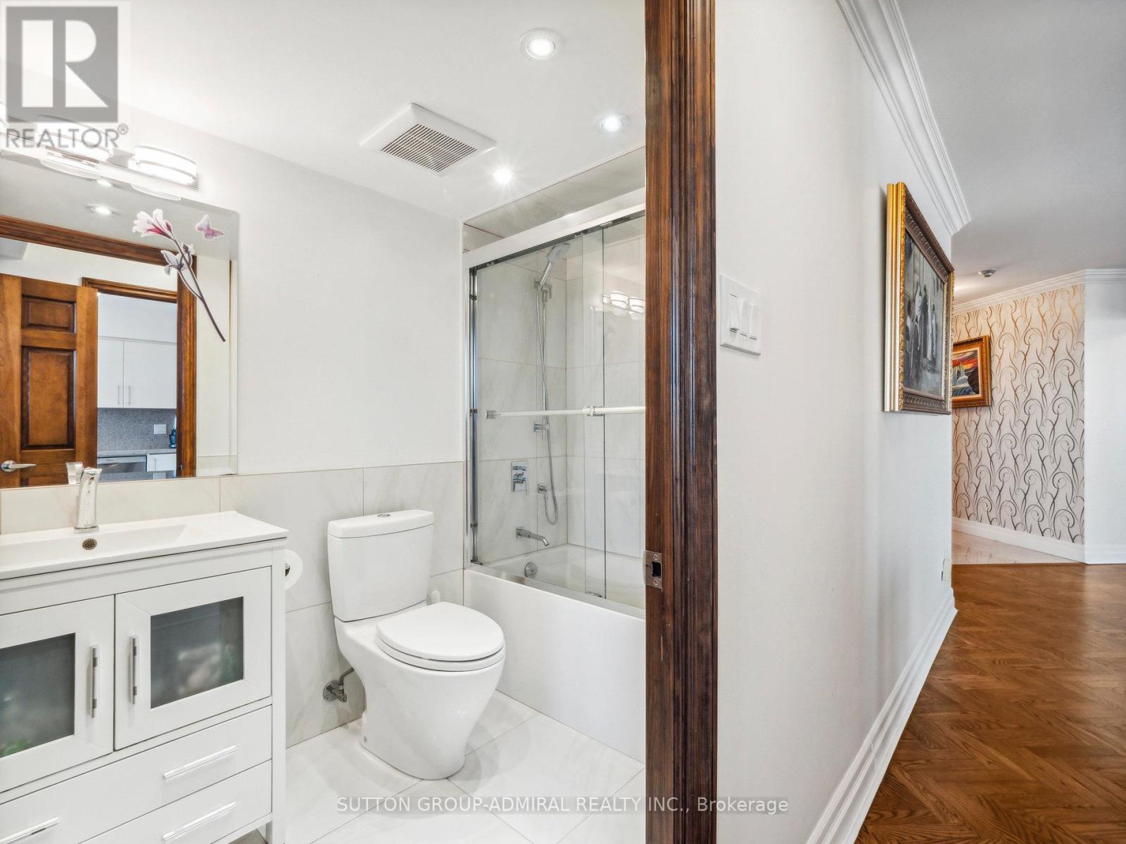 Photo 19 of 604 7 Townsgate Drive, Vaughan ON