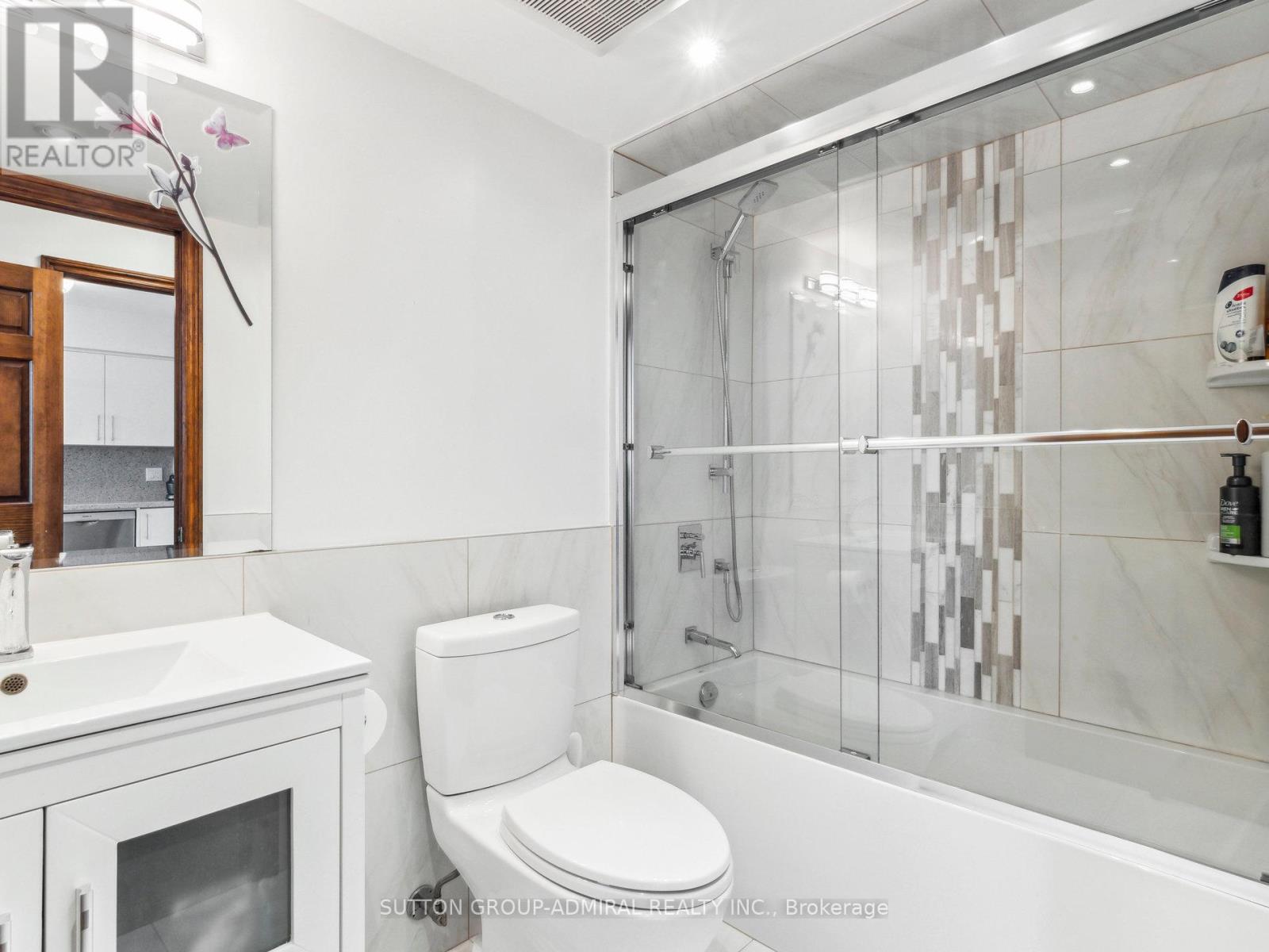 Photo 20 of 604 7 Townsgate Drive, Vaughan ON
