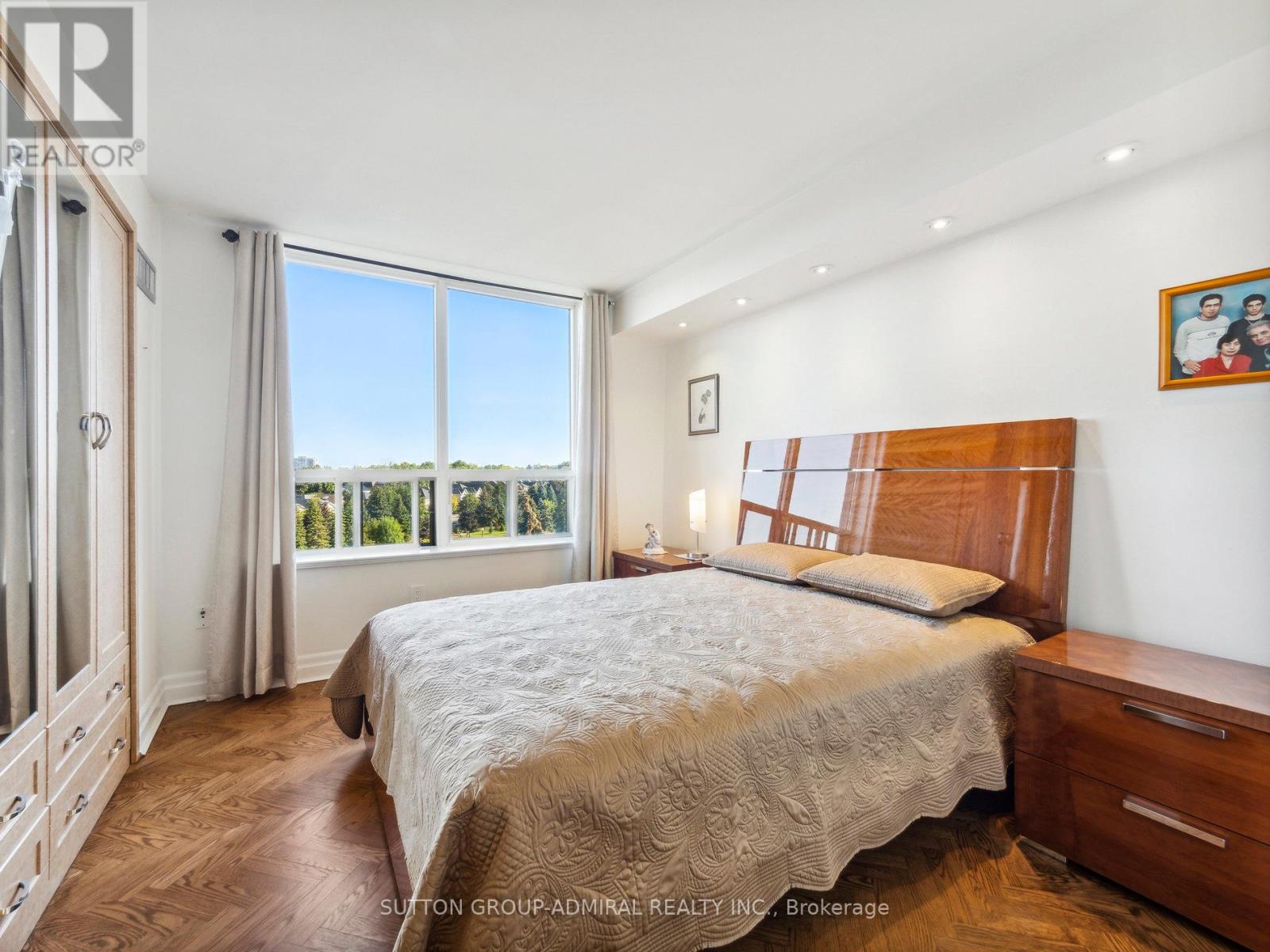 Photo 21 of 604 7 Townsgate Drive, Vaughan ON