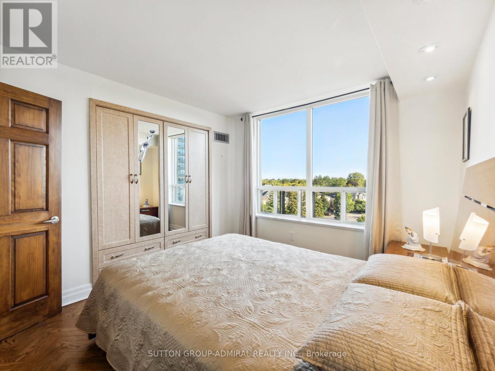 Photo 22 of 604 7 Townsgate Drive, Vaughan ON