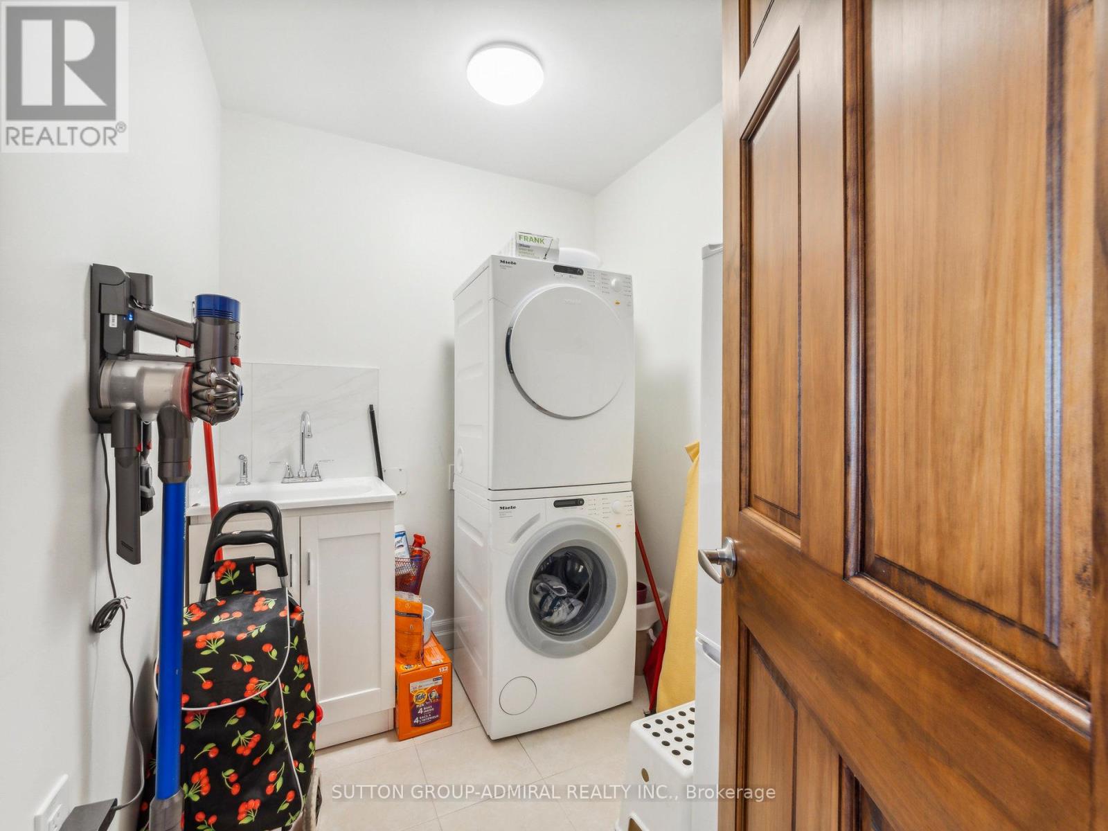 Photo 23 of 604 7 Townsgate Drive, Vaughan ON