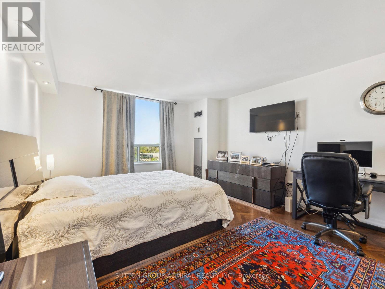 Photo 6 of 604 7 Townsgate Drive, Vaughan ON