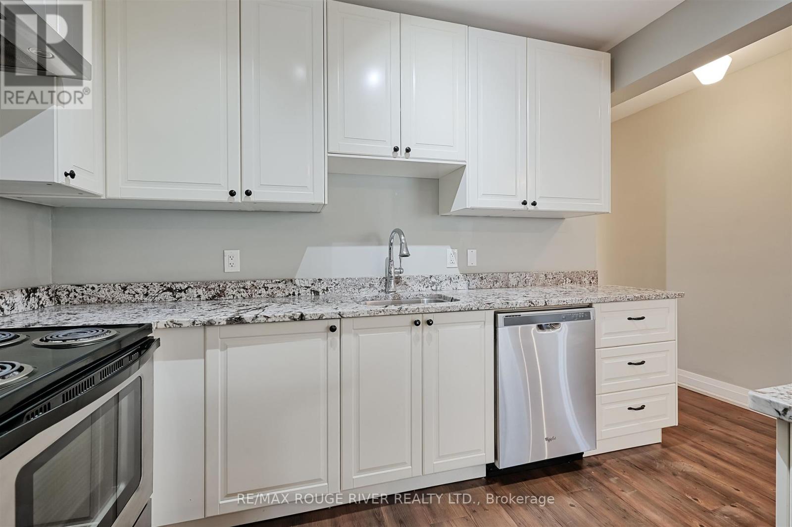 Photo 11 of 498 Annette Street, Toronto ON