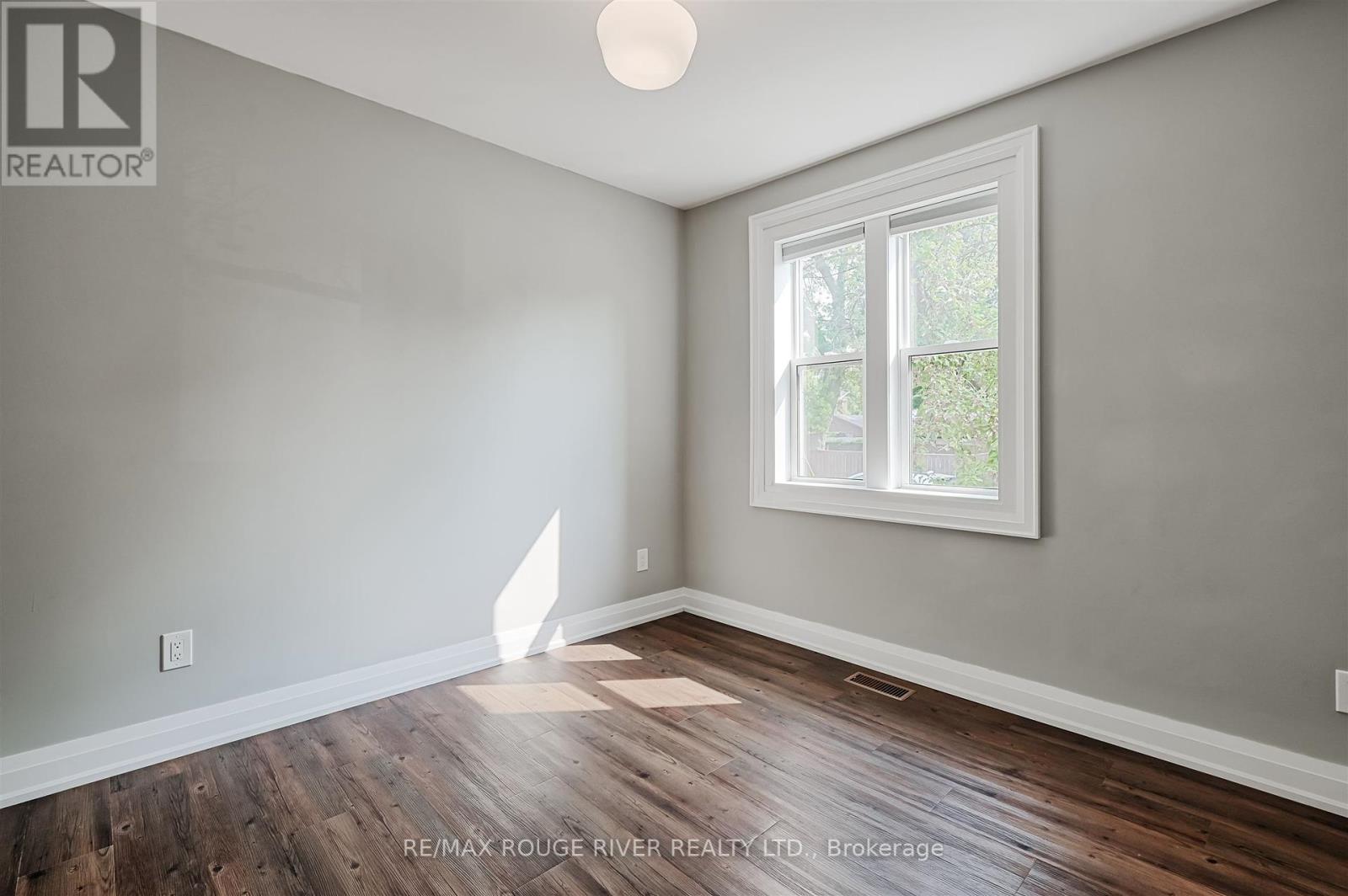 Photo 14 of 498 Annette Street, Toronto ON