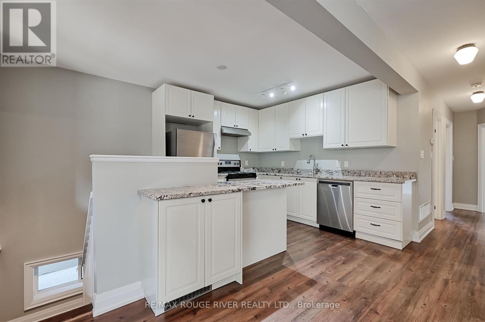 Photo 9 of 498 Annette Street, Toronto ON