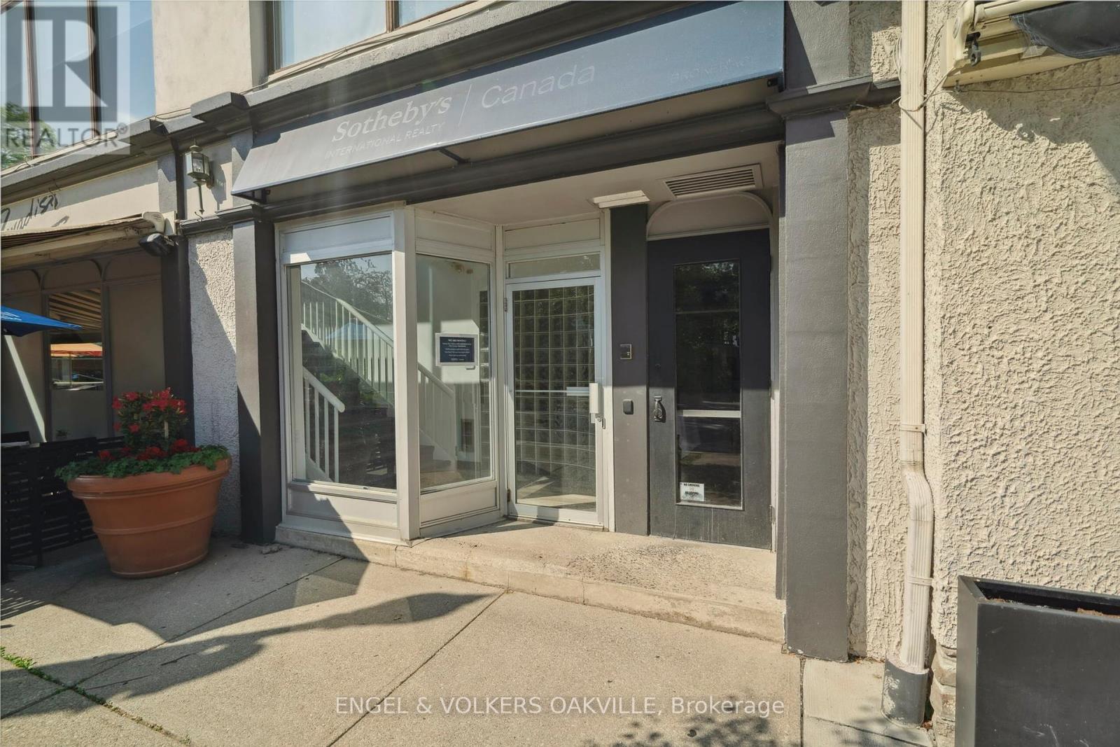 Photo 1 of 125 Lakeshore Road E, Oakville ON
