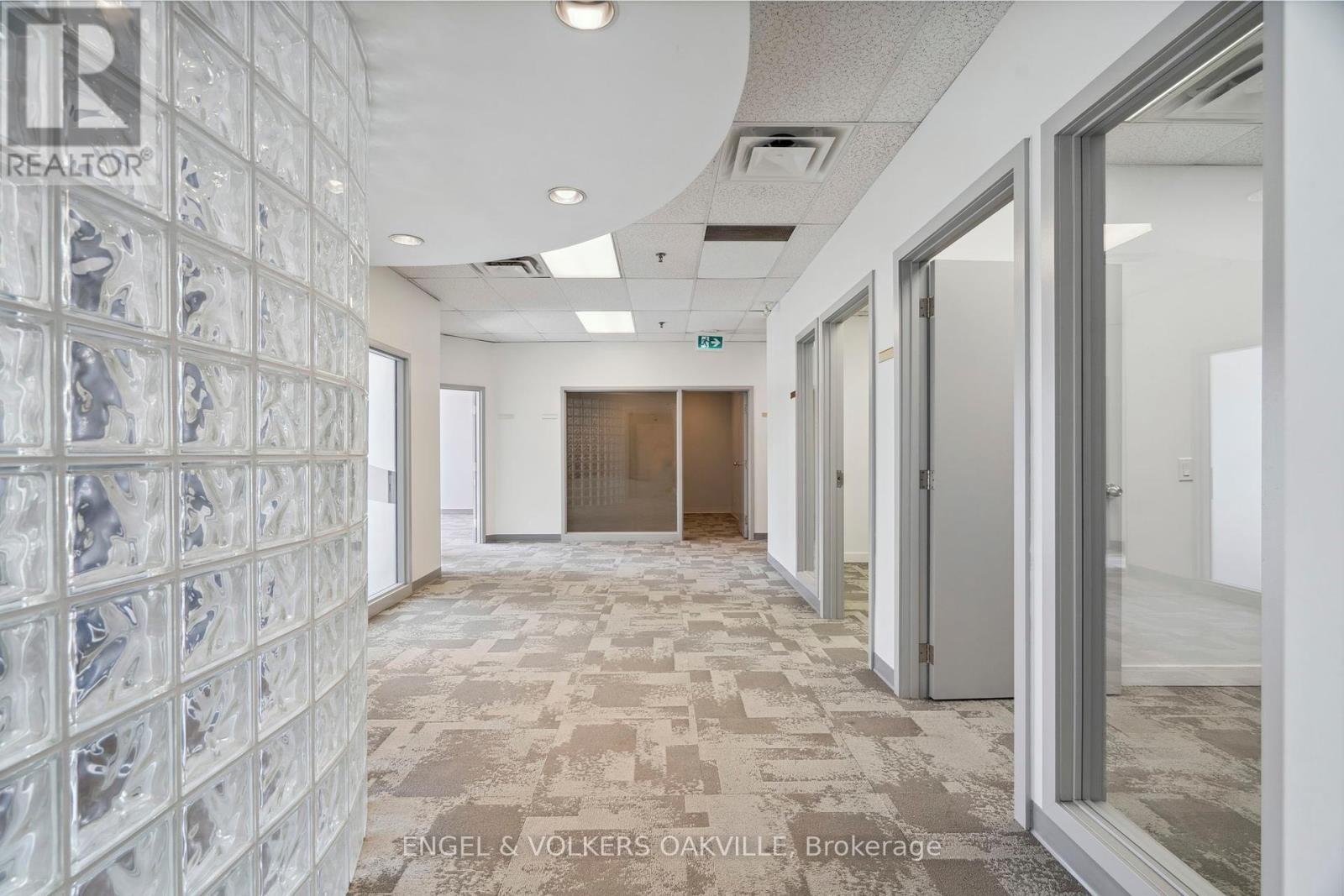 Photo 11 of 125 Lakeshore Road E, Oakville ON