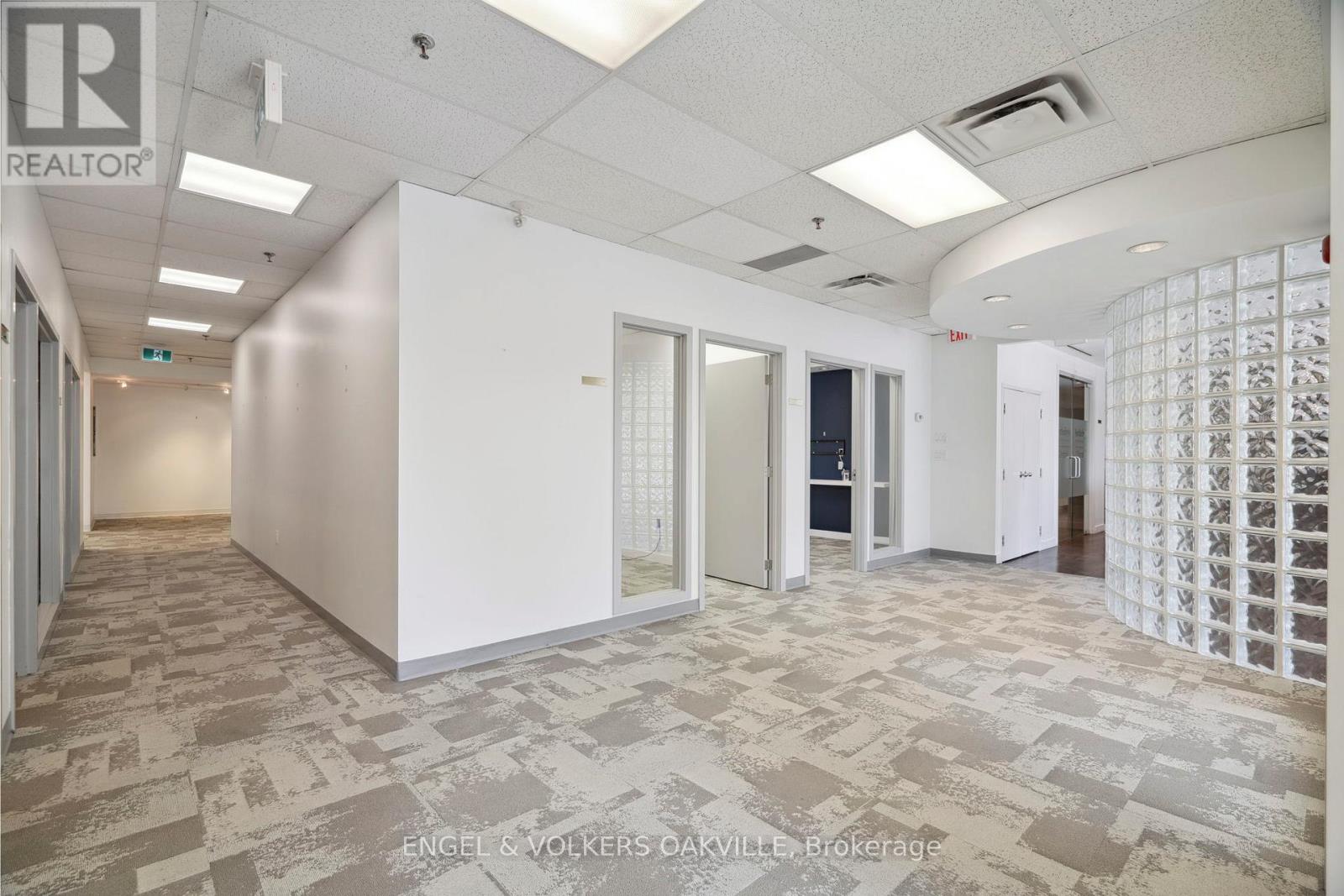 Photo 12 of 125 Lakeshore Road E, Oakville ON