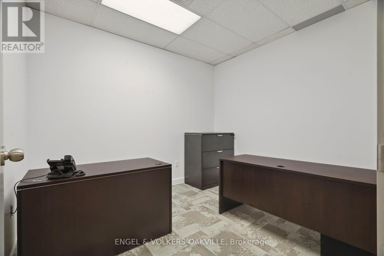 Photo 18 of 125 Lakeshore Road E, Oakville ON