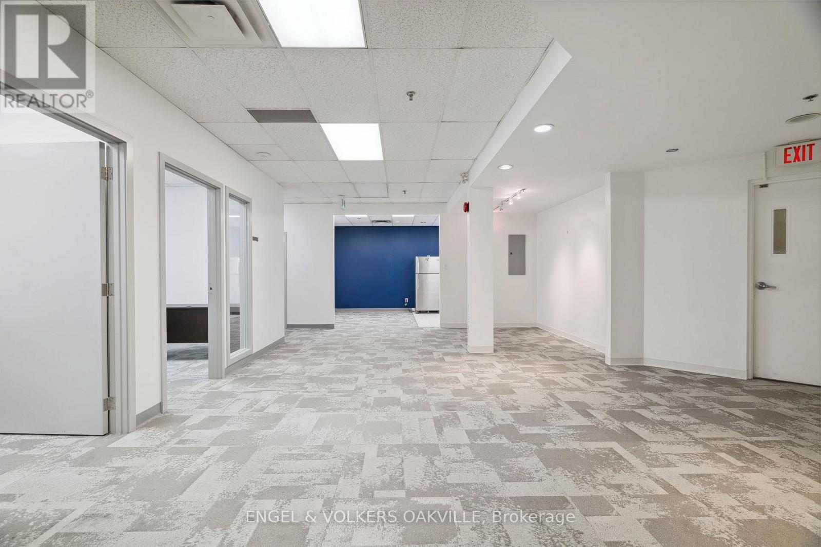 Photo 22 of 125 Lakeshore Road E, Oakville ON