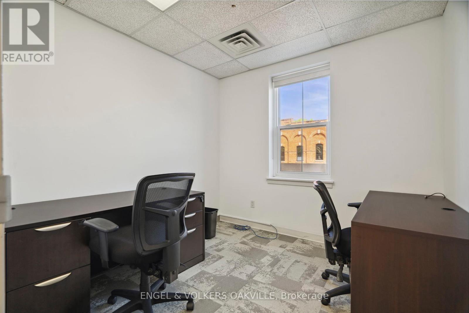 Photo 29 of 125 Lakeshore Road E, Oakville ON